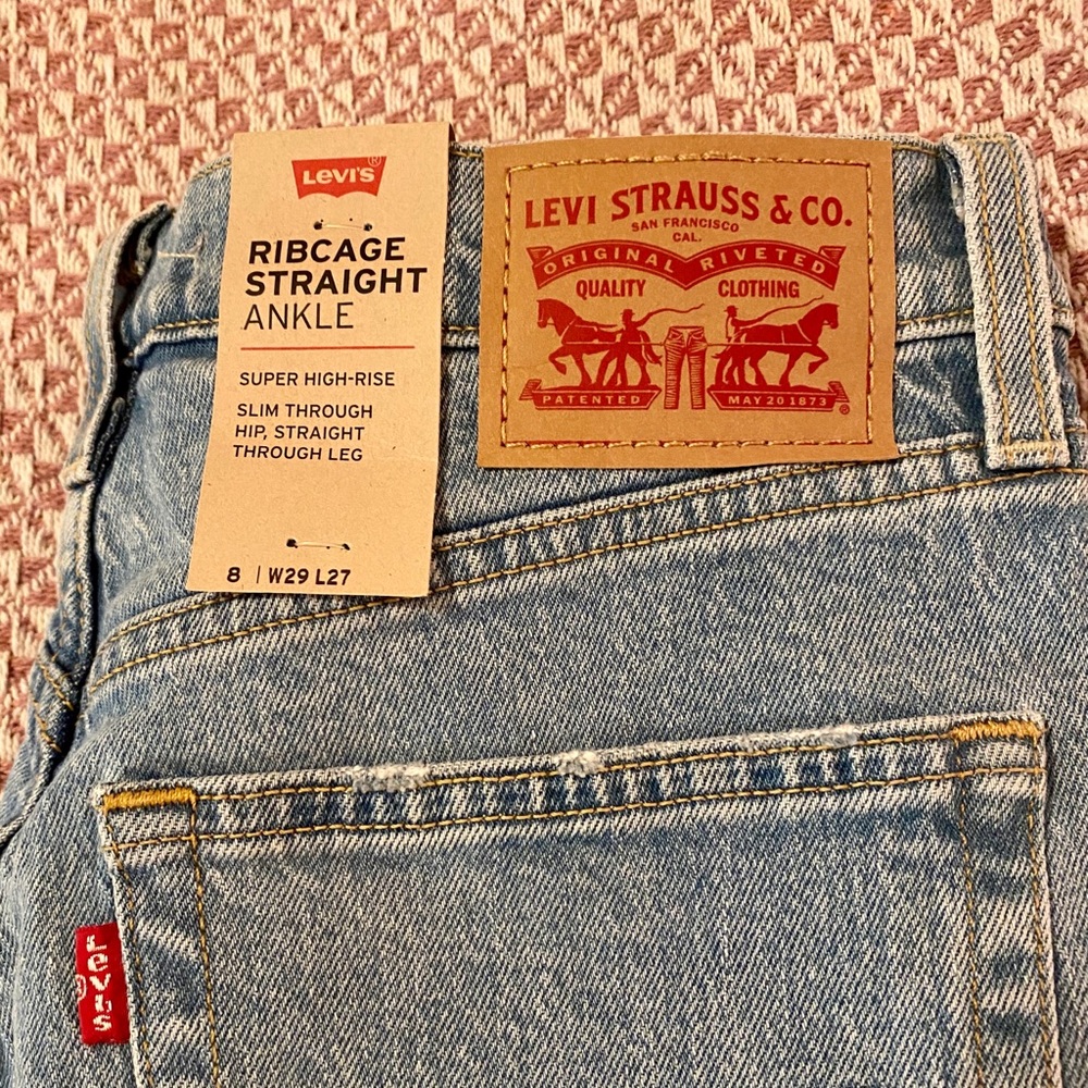 NEW Levi’s Ribcage High Waisted Straight Jeans